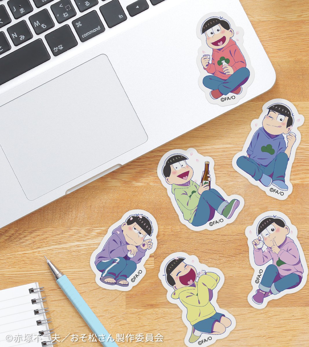 #多満自慢 ×#おそ松さん コラボ日本酒・梅酒🍶

ご購入特典として、このコラボでしか手に入らない
描きおろし絵柄のノベルティをプレゼントいたします🎁

ノベルティの詳細は、特設サイトにてご覧ください！
tamajiman.com/SHOP/1177049/l…