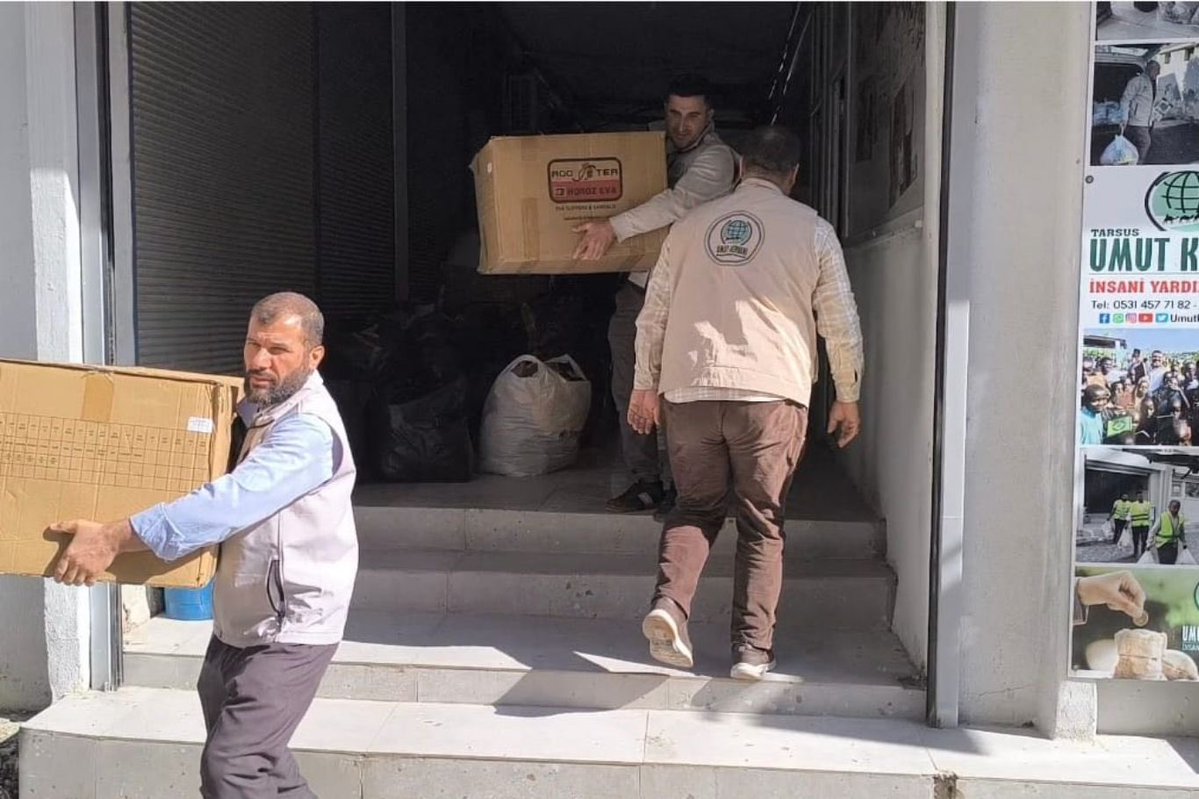 Tarsus Umut Kervanı’ndan Suriye’ye yardım

Suriye’nin Haseki, Kobani ve Rojava bölgelerindeki mazlumlara ulaştırılmak üzere Hazırlanan yardım malzemeleri, Adana’dan hareket edecek olan yardım konvoyuna dâhil edilerek bölgeye ulaştırılacak.