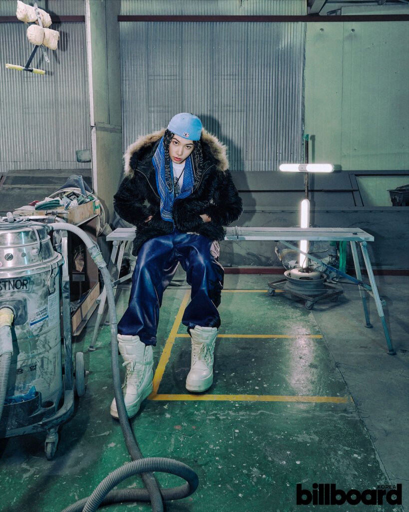 빌보드 인터뷰 #LNGSHOT #루이 #Louis #임루이

Q. 먼저, 2월의 Billboard K-Pop Rookie로 선정된 소감과 함께 롱샷에게 ‘빌보드’라는 이름이 어떤 의미로 다가오는지 들려주세요.
A. 많은 아티스트가 꿈꾸듯 저에게도 빌보드는 목표였어요. 선정으로 그 꿈에 다가선 기분입니다.

Q. 데뷔 전부터