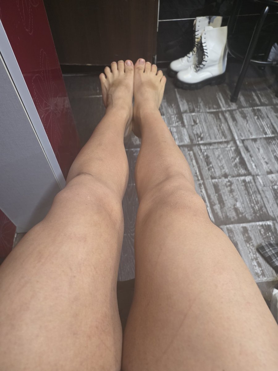 왁싱하고 제이 왔어요😍
제 매끈한 다리 어때요?