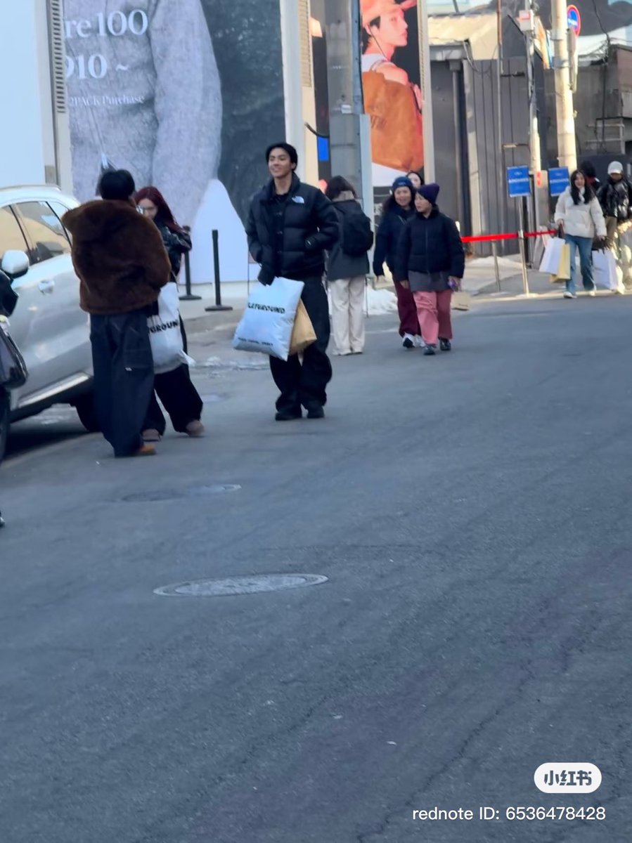 ค่ะคุณชาย ให้น้องถ่ายรูปให้ฟีลพี่คอปอีกแล้ว? ถ่ายละลงด้วยนะคะ 🙂