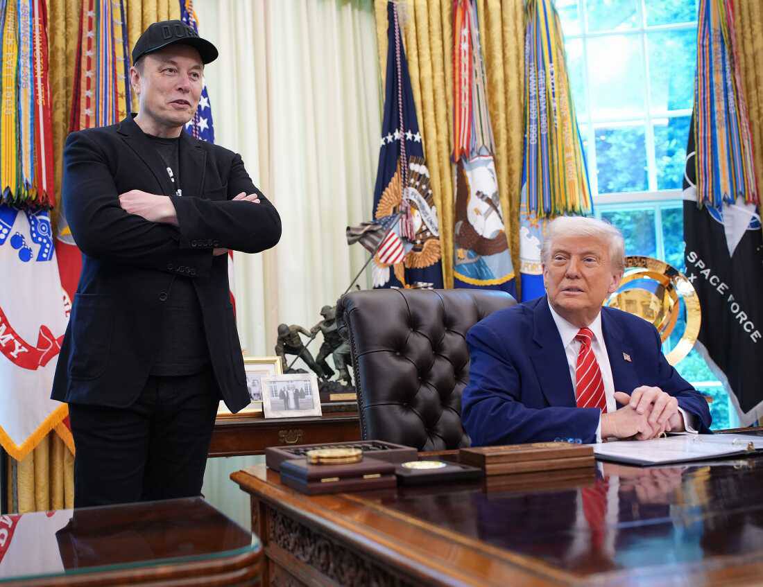 dockyyyyyyyyy's tweet image. 🚨🇺🇸 Beobachtet bitte die Zeitlinie:

Juni 2025, Trump und Elon haben einen heftigen öffentlichen Streit in den sozialen Medien, der zu einem Zerwürfnis führt, bei dem Elon behauptet, Trump sei in den Epstein-Akten. Das Ergebnis dieser Fehde war ein massiver Anstieg des…