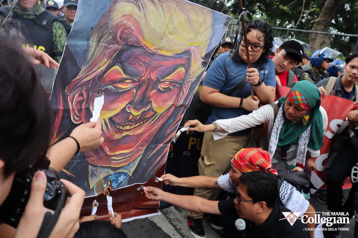 mkule's tweet image. On the Global Day of Action for Palestine and Venezuela, the #GASC60 delegation joined anti-imperialist groups in a troop to the U.S. Embassy, denouncing the persisting presence and aggression of US military across the globe.

 #FreePalestine
#HandsOffVenezuela