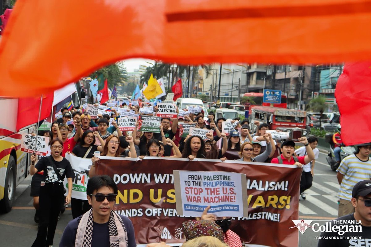 mkule's tweet image. On the Global Day of Action for Palestine and Venezuela, the #GASC60 delegation joined anti-imperialist groups in a troop to the U.S. Embassy, denouncing the persisting presence and aggression of US military across the globe.

 #FreePalestine
#HandsOffVenezuela