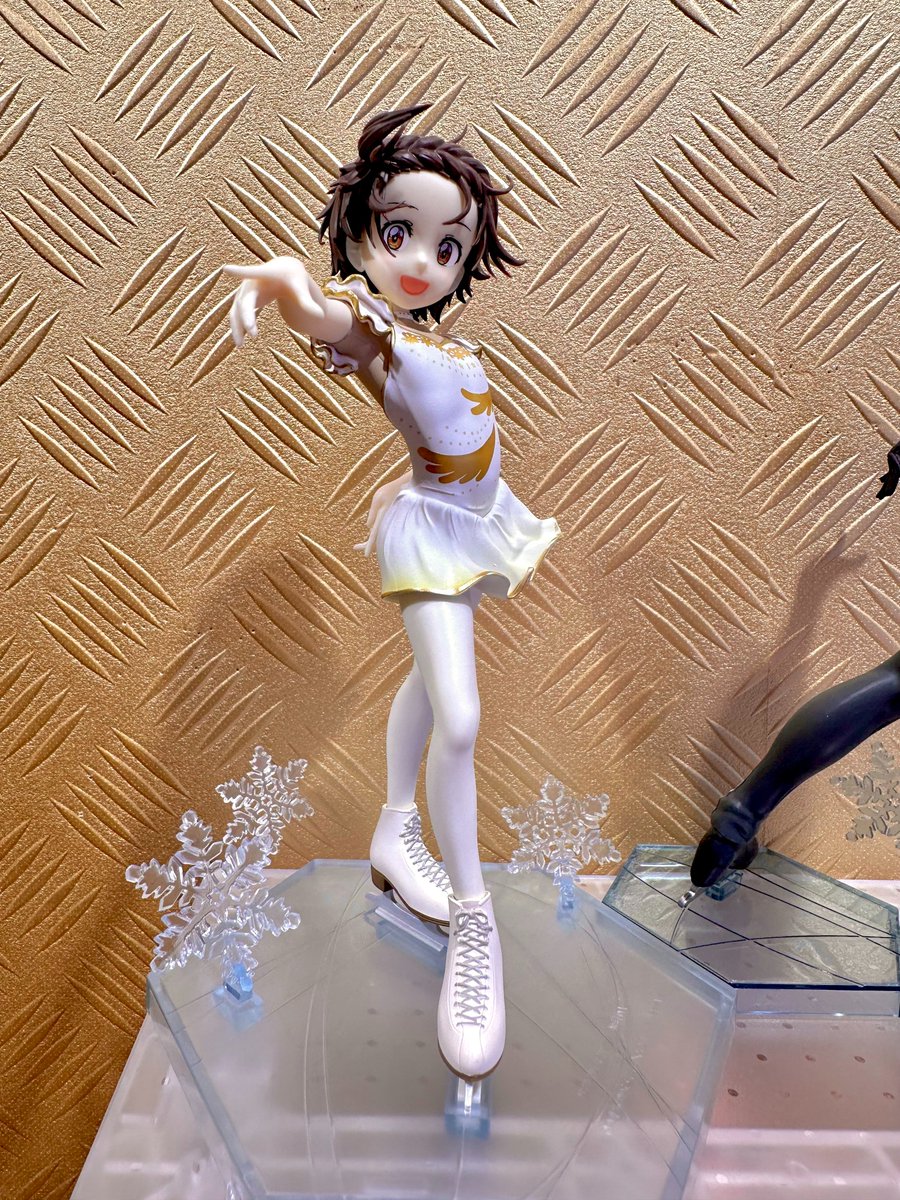 2F景品情報】 \本日登場！！/ ❄ #メダリスト ❄ 『LLぬいぐるみ
