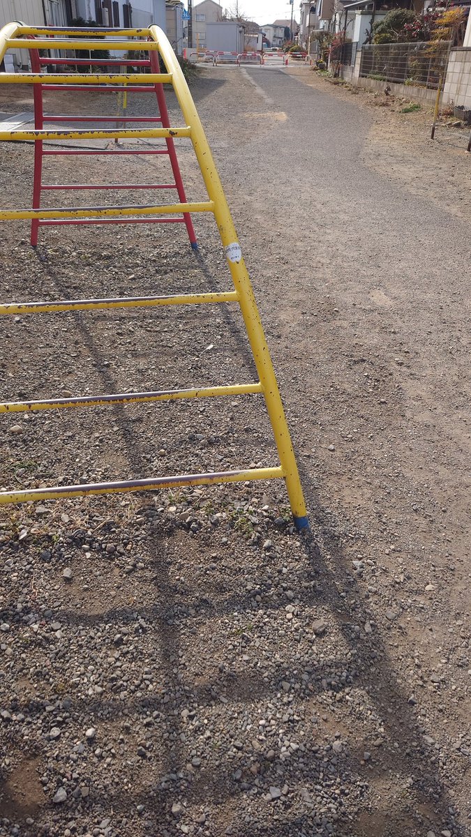 scoopeon's tweet photo. 最近なかなか見ない暗渠遊具確認！
#暗渠　#遊具 https://t.co/IBr02JRBv0