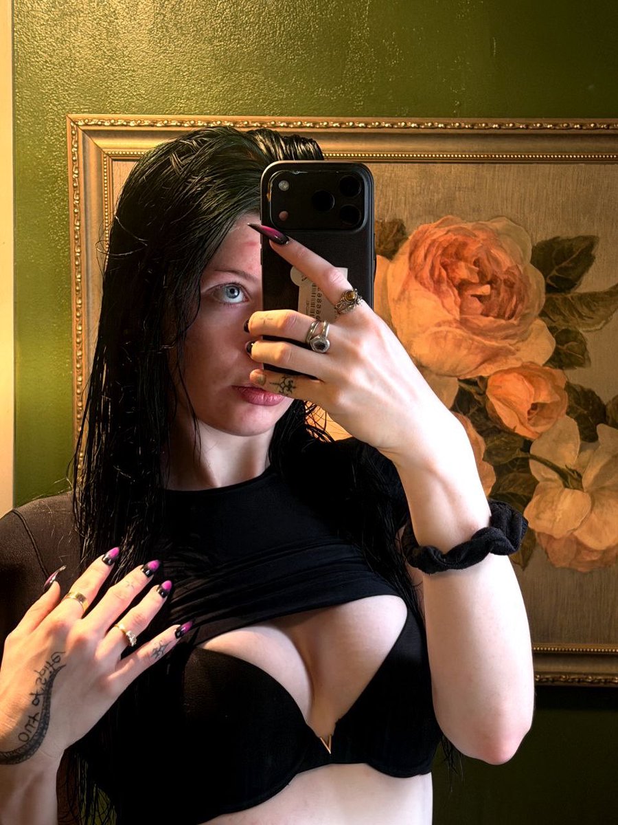 rayaffection99's tweet image. not wearing eyeliner brings out my eyes huh.heic