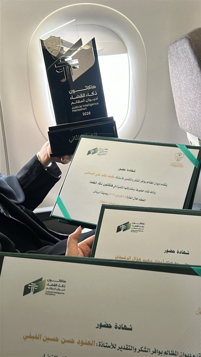 wxil99's tweet photo. العودة إلى تبووك مع أحلا جائزة وأفضل تيييم❤️
@Al_anoud04 @taif_alsnani 
#هاكاثون_ذكاء_القضاء #ديوان_المظالم https://t.co/rtfwrRZrcO