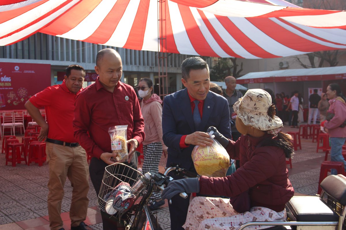 VN_RedCross's tweet photo. 🌸 Tet of Humanity 2026 🌸
The Viet Nam Red Cross brings care and hope to vulnerable communities nationwide as Tet approaches. Together, we ensure no one is left behind. ❤️

#TetOfHumanity2026 #VietnamRedCross #HumanityInAction https://t.co/VyeC3ya3WQ