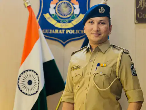 Head constable assaulted while clearing traffic jam in Surat