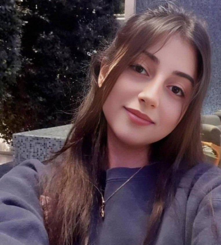 آرمی متاسفانه یکی دیگه از اعضای خانواده بنفشمون رو از دست دادیم❤️‍🩹
لطفا اسم زیباش رو فریاد بزنید...

#مینا_امیرزاده