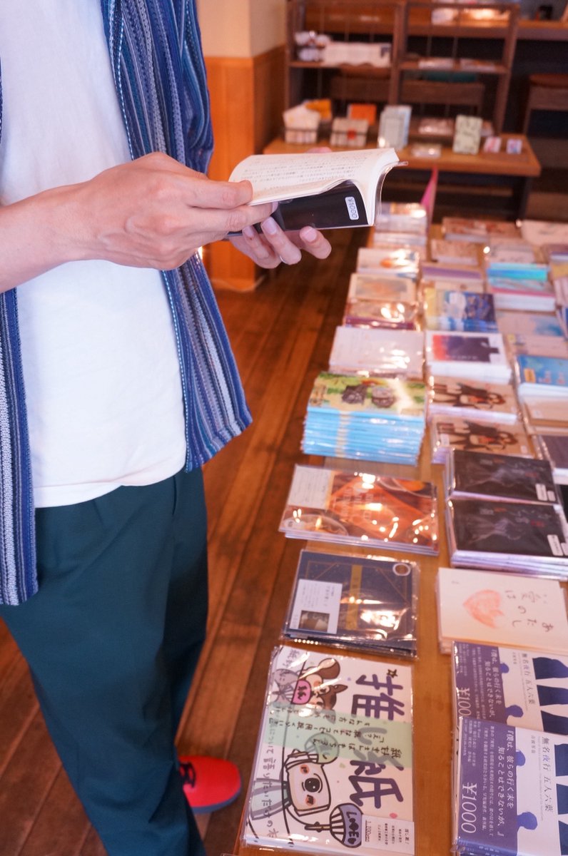 ふらっとぺらっとPage6
furapera.wixsite.com/furapera6

個人作家さんが作りたくて作ったオリジナルの本や雑貨をお預かりし、展示、販売します。実店舗にはカフェも併設。福岡天神とWebが会場のブック&amp;カフェイベントです。

実店舗：2月28日
Web通販：3月1日～3月7日     写真は前回の様子。

#ふらぺら