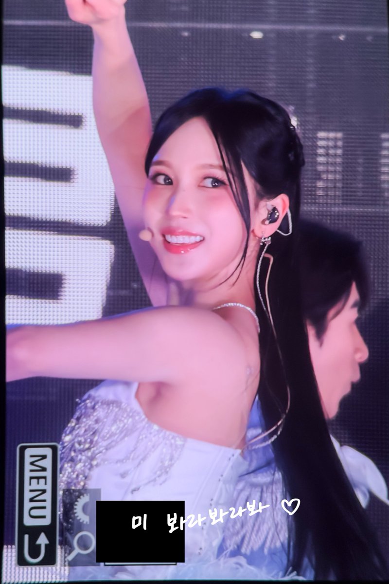 Look At Mi tweet media