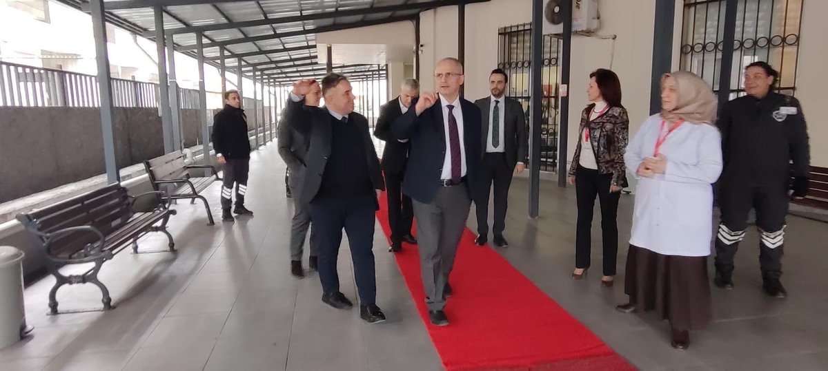 ibrahimulusoytr's tweet photo. İstanbul İl Sağlık Müdürlüğü Kamu Hastaneleri Hizmetleri 6. Bölge Başkanımızın Doç. Dr. Kemal TEKEŞİN hocamızın hastanemizi ziyaretlerinden ziyadesi ile memnun olduk. Muhterem Başkanımıza, mevcut hastane hizmetlerimiz ve yeni hastane inşaatımız hakkında bilgi sunduk. https://t.co/V81klLLW1I