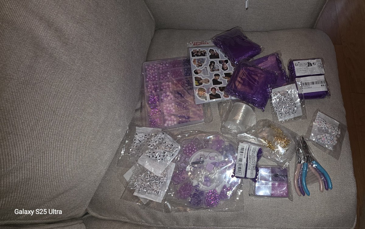 tuitui_26's tweet photo. Me llegaron los materiales 🤩🤩🤩 https://t.co/4TtSUWAfjw