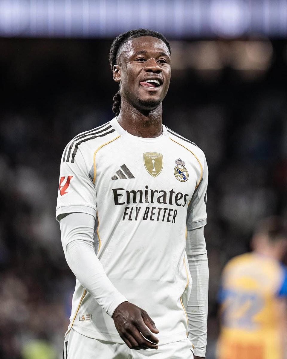 MadridUniversal's tweet photo. 🚨 Fede Valverde and Eduardo Camavinga will now move to their usual positions in midfield.

— @diarioas https://t.co/KzR7dcYV6d