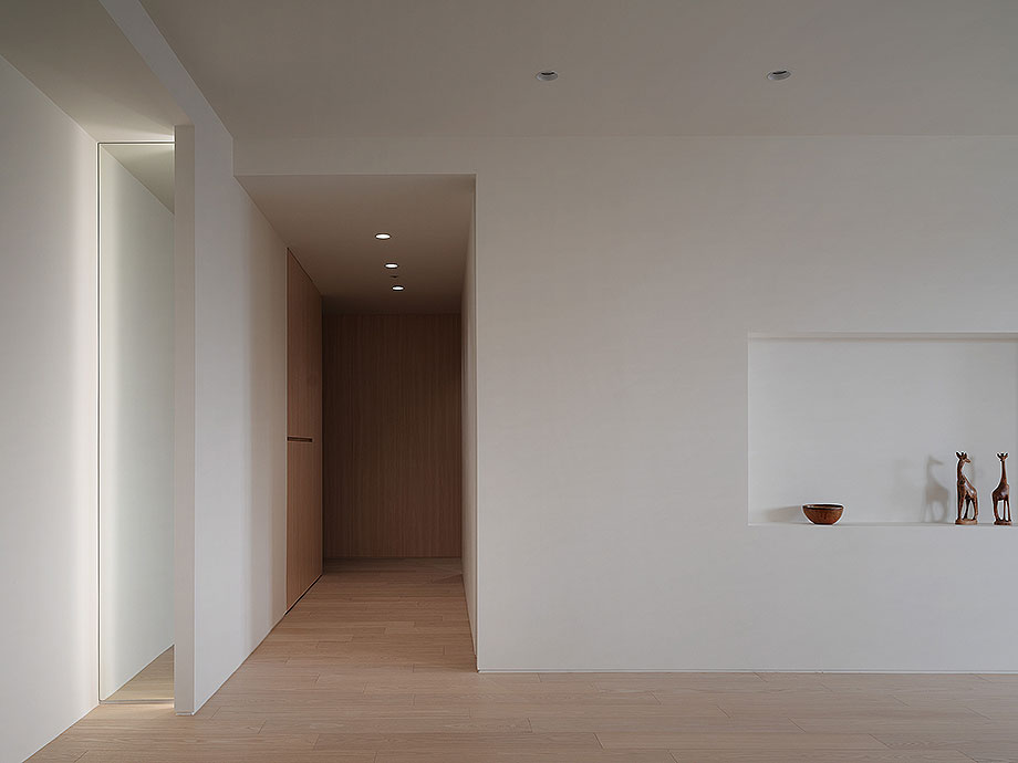 Interior_es's tweet image. Archivo: Los #colores y #materiales elegidos para este apartamento, diseñado por Labitats, hacen de la vivienda un espacio tranquilo y acogedor, de líneas simples pero bien definidas.
-&amp;gt; Fotografía: KyleYu Photo Studio
-&amp;gt; interioresminimalistas.com/2026/02/07/arc…
-&amp;gt; #interioresminimalistas #Taipei