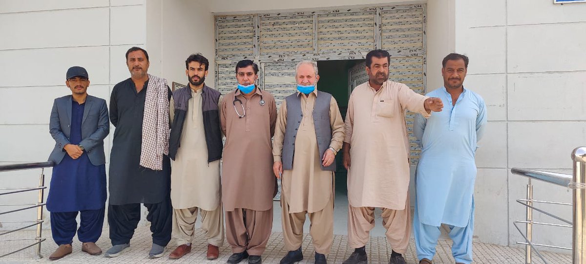 Barkatzaib's tweet photo. چھ دن بعد میر گل خان نصیر ٹ
ٹیچنگ ہسپتال نوشکی  علاج معالجے کیلئے کھول دیا گیا ۔ اسٹاف  ڈیوٹی پر پہنچ گیا https://t.co/1jhjr77j46