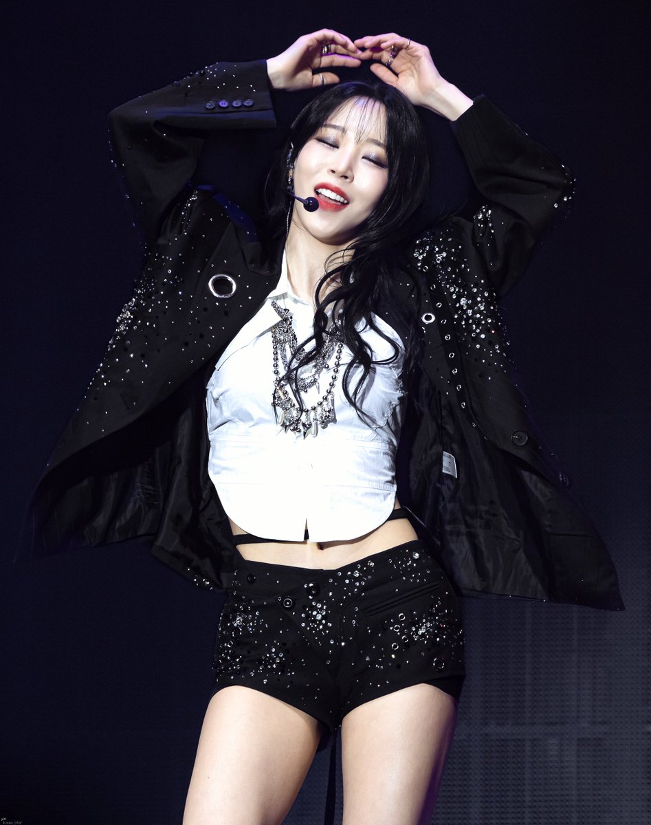 Moonbyul 문별🐹 ] 251123 [MUSEUM : village of eternal glow] IN