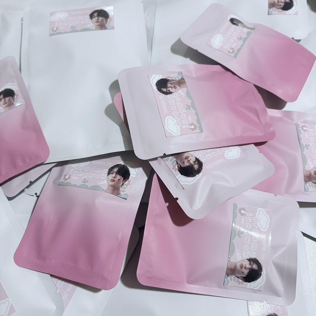 milajane_00's tweet photo. see u guys!!! wag kayo mahiya maghingi freebiesss~
Yang Jungwon's Cozy Dream
2.5.26
#CoziestWonDream #WonInADream https://t.co/qE0ULbkj9o