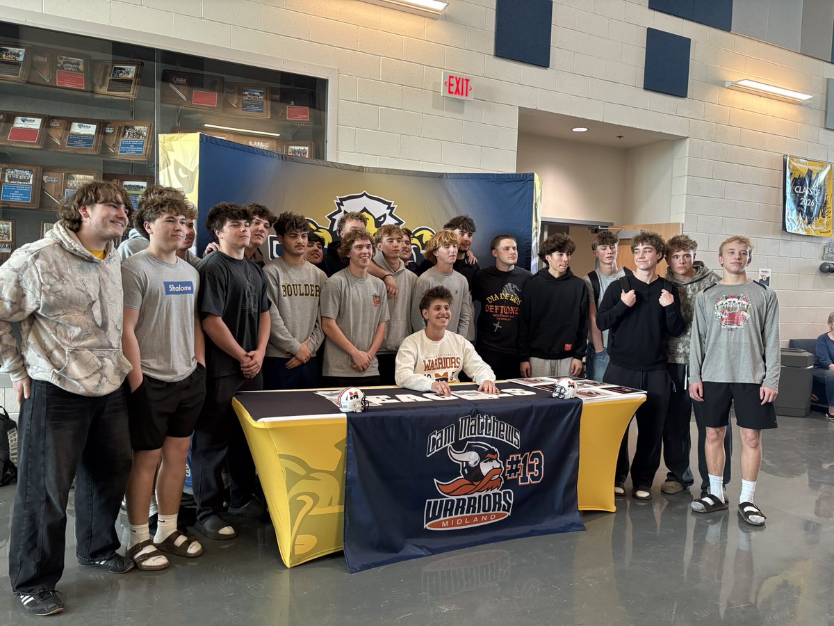100% committed to <a href="/MidlandU_FB/">Midland Football</a> so grateful to <a href="/CoachRoddyMU/">Aiden Roddy</a> for taking a chance on me. I’m ready to work #SUMMIT  <a href="/CoachBaxley/">Coach Bax</a> <a href="/CoachJamrog/">MU Coach Jeff Jamrog</a>. 🙏 #agtg
