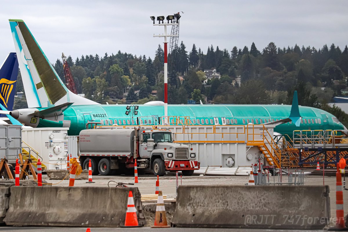 RJTT_747forever's tweet photo. 先月成田で撮影したグレーターベイの737MAX9。昨年シアトルで下地塗装状態をみて以来の再会だったことに気が付きました!
Greater Bay Airlines 🇭🇰
Boeing 737 MAX 9 B-KWB
(MSN 64129/ 9275/ N4022T/N40221)
NRT/RJAA 2026.01.16
BFI/KBFI 2025.09.14
#成田空港 #BoeingField https://t.co/Xw3NU0b3Z9