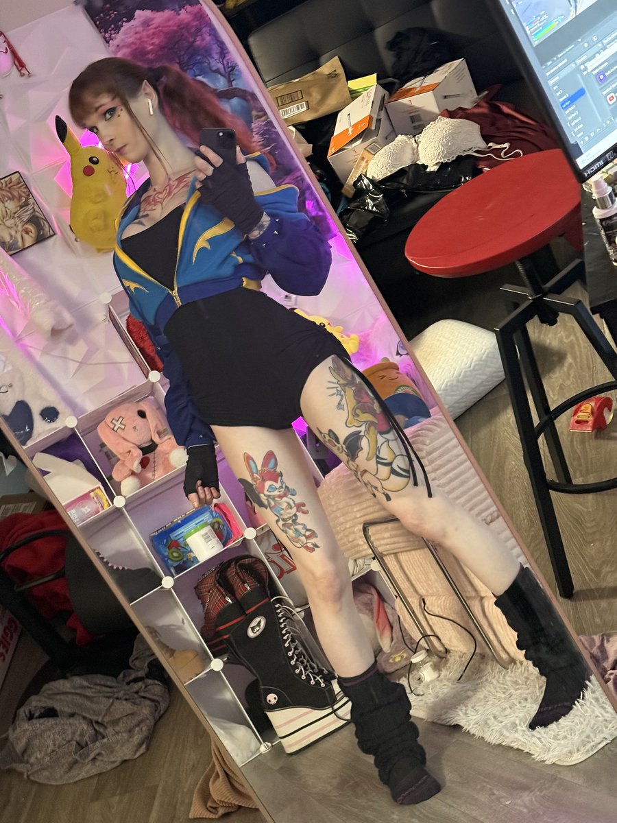 pixieplaysxx's tweet photo. Showing my legs for once… anyone want to adopt a messy gamer girl ? 🙏🥺 https://t.co/wIfvL9bed9