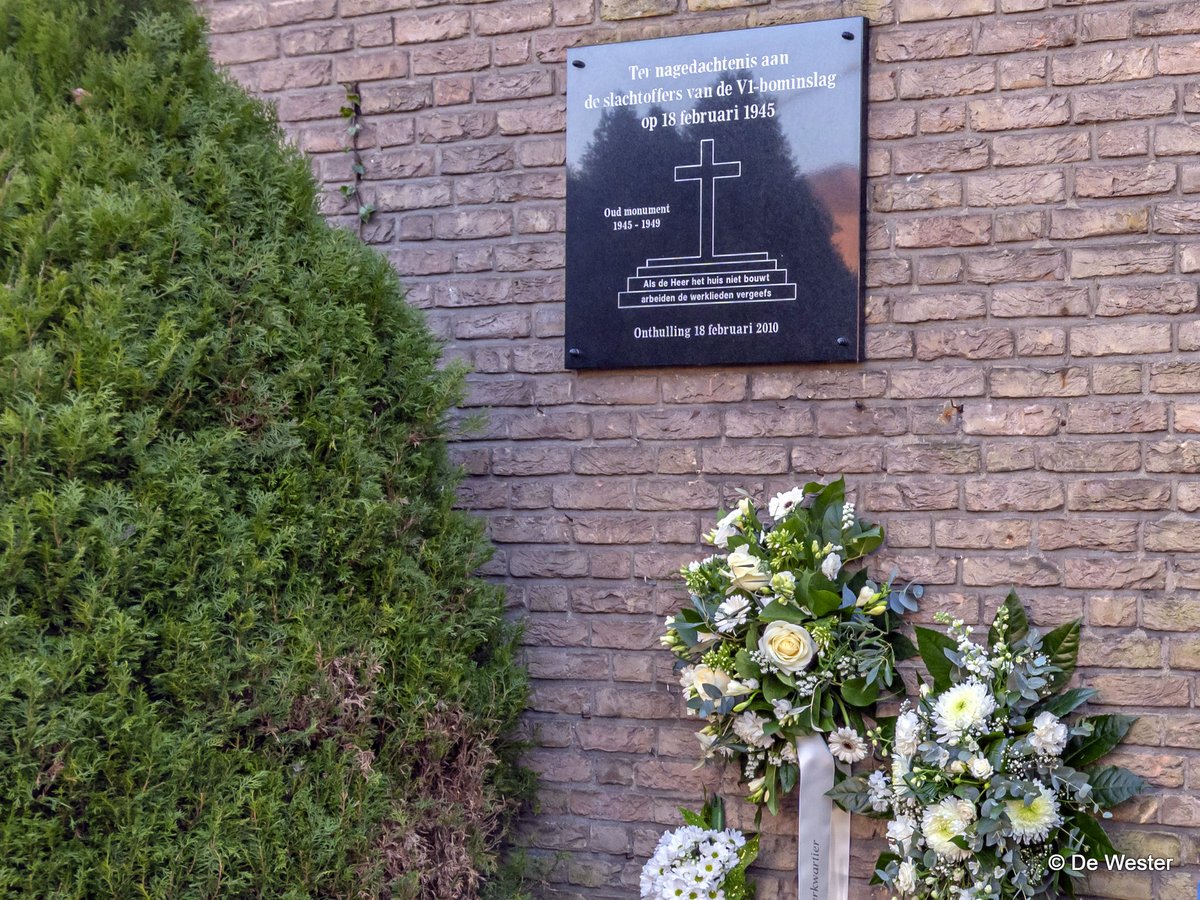 Stille herdenking slachtoffers V1 bominslag 18 februari 1945 dewester.info/stille-herdenk… #DeWester #Nijmegen #Nieuws #herdenking