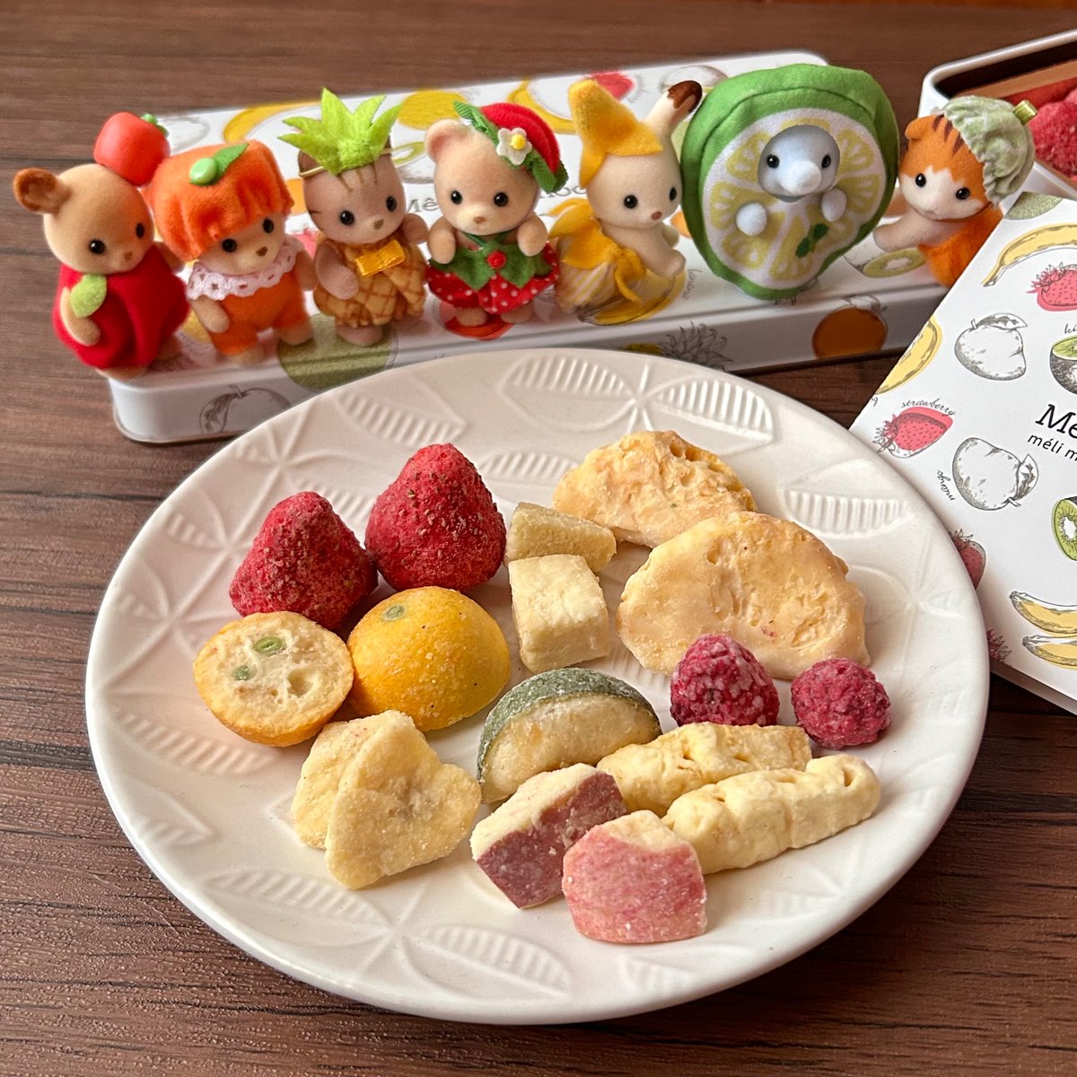 23mami23maa's tweet photo. 去年のバレンタイン催事で買ったメレドショコラのフルーツチョコが美味しかったからリピート🍎🍊🍍🍓🍌🍈友だちにも♡♡🎁 https://t.co/2fKHTPMjq9