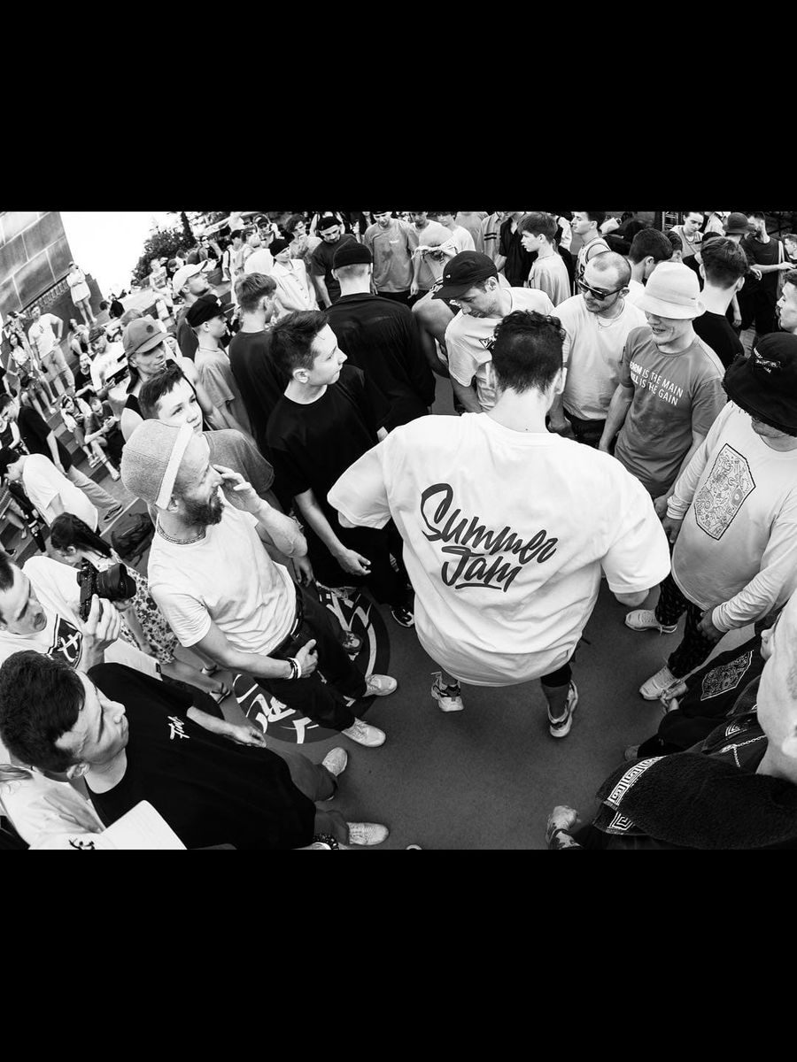 Serhos's tweet image. Script lettering logo for a music festival held a few years ago on Cape Tarkhankut in Crimea. Client — "Fine."

Open for new projects and collaborations.

#apparel #clothingstore #lettering #scriptlettering #logo #logotype