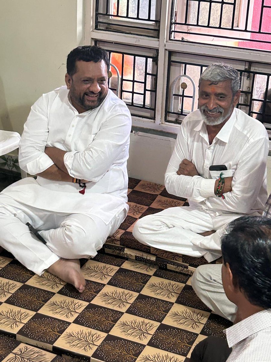 Kiritbhai_Patel's tweet photo. 📍ભૂતડી(વિસાવદર)
આજરોજ ભૂતડી ગામે ભાજપના આગેવાન શ્રી રમેશભાઈ શિરોયા ના સુપુત્રના પાવન લગ્ન પ્રસંગે ઉપસ્થિત રહી નવદંપતિને શુભાશિષ આપ્યા.
પરંપરા, સંસ્કાર અને આત્મીયતા સાથે ઉજવાયેલ આ શુભલગ્ન સમારંભ ખરેખર આનંદદાયક રહ્યો. https://t.co/bNpGfVWLnU