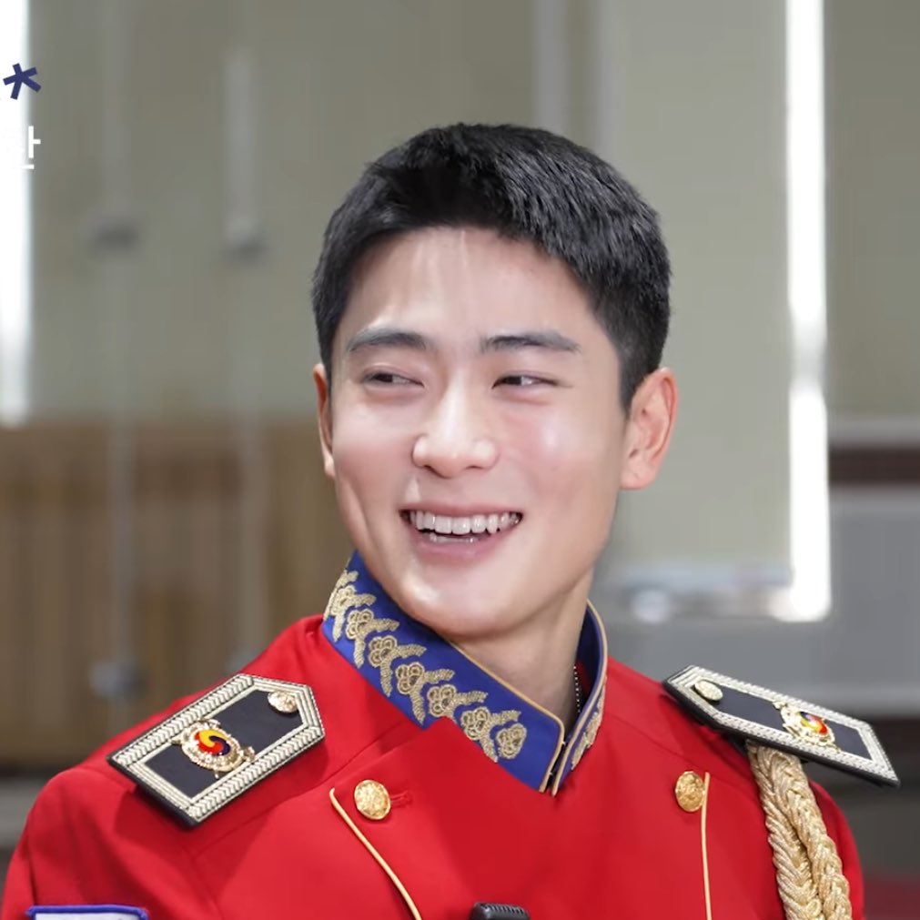 병장님 보조개 눌러봐도 되나요