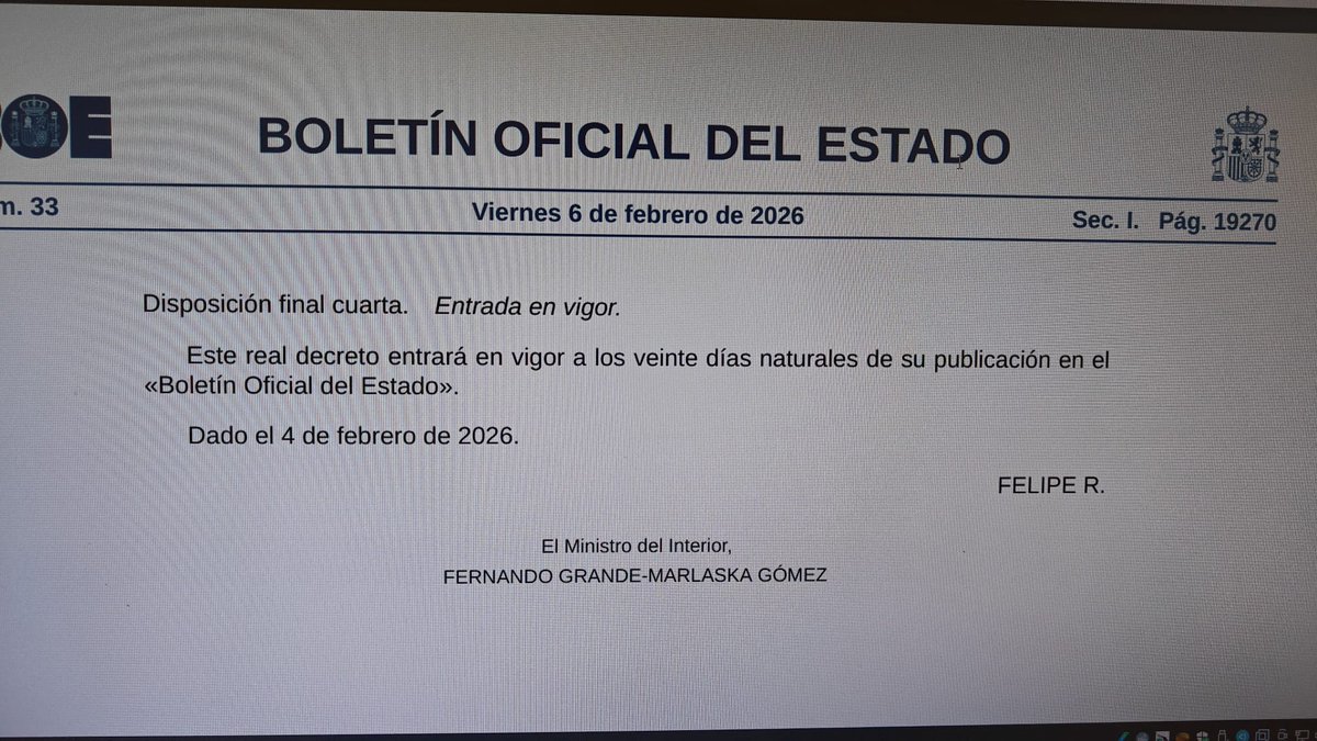 El <a href="/interiorgob/">Ministerio del Interior</a> y <a href="/MercedesDS21/">Mercedes González</a> hacen magia con este RD y convierten un día de indispuesto por "cagalera"  en 10 dias de baja por "evacuaciones líquidas frecuentes e incontrolables"
¿Se puede ser más inútiles legislando? 
Como dije en el anterior post, tenéis 20 días desde mañana