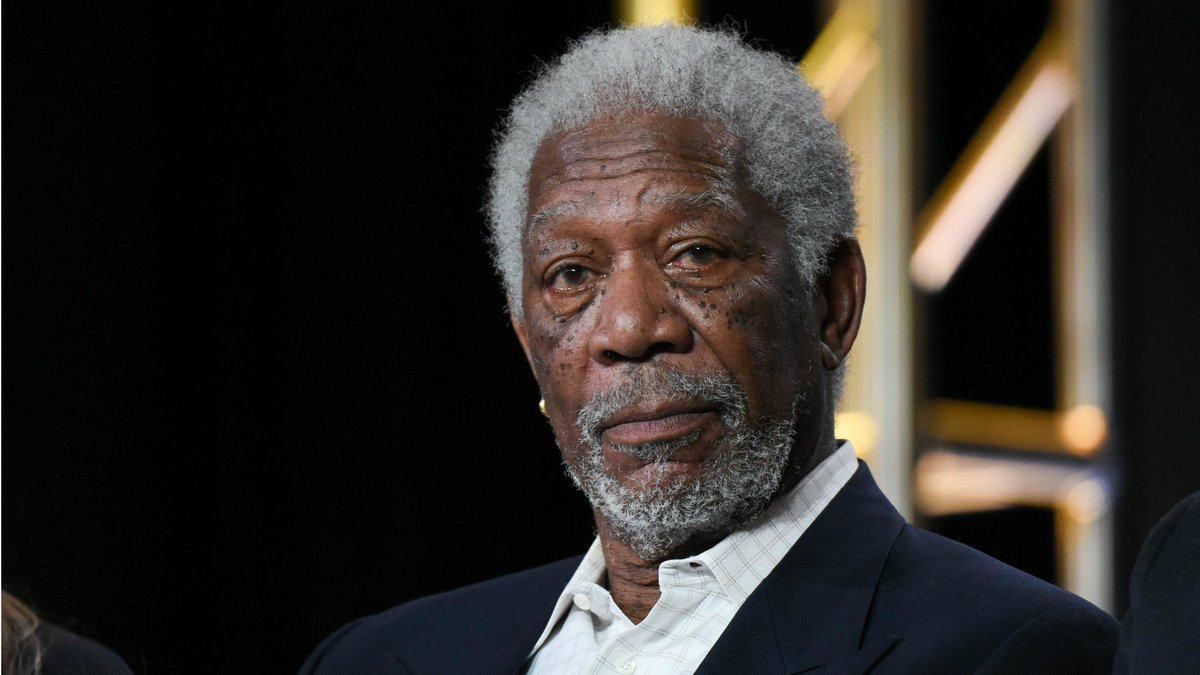 Dijo una vez Morgan Freeman: “Tener la posibilidad de herir a quien nos hirió y no hacerlo, eso es lo que realmente nos distingue de ser como ellos. La verdadera fuerza no está en la venganza, sino en el control, en elegir la paz sobre el rencor y en demostrar que somos más