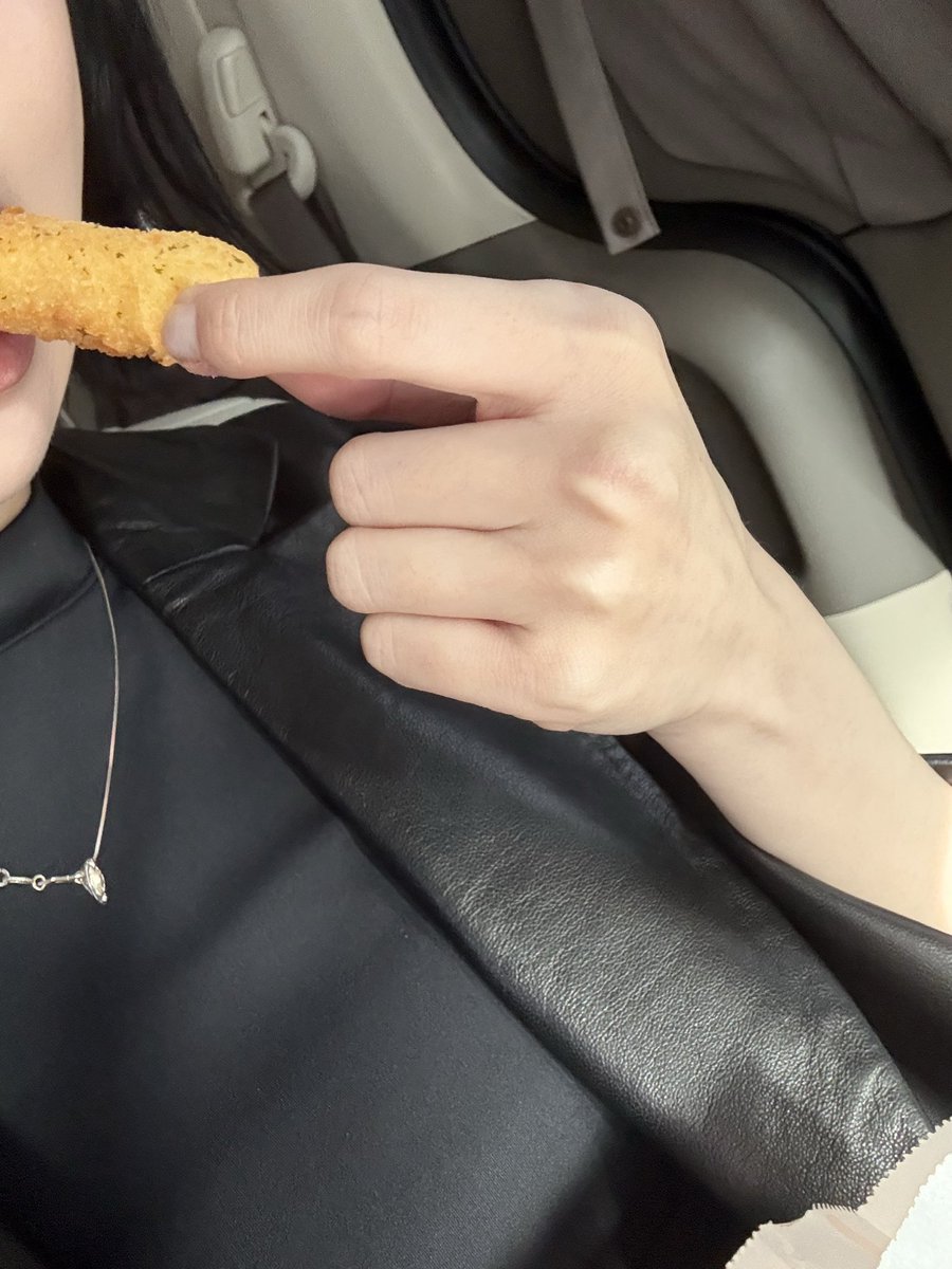 오늘 김민정 멋쟁이룩 같은데??!!?