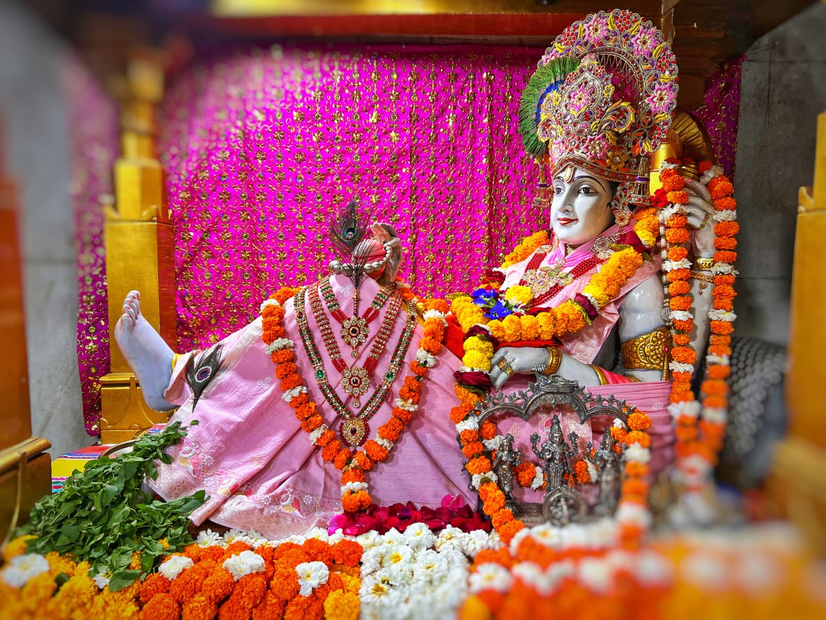 श्री भालका तीर्थ (कृष्ण धाम), प्रभासक्षेत्र - गुजरात (सौराष्ट्र),
दिनांक: 06 फरवरी 2026, माघ कृष्ण पंचमी  - शुक्रवार
*मध्याह्न शृंगार*