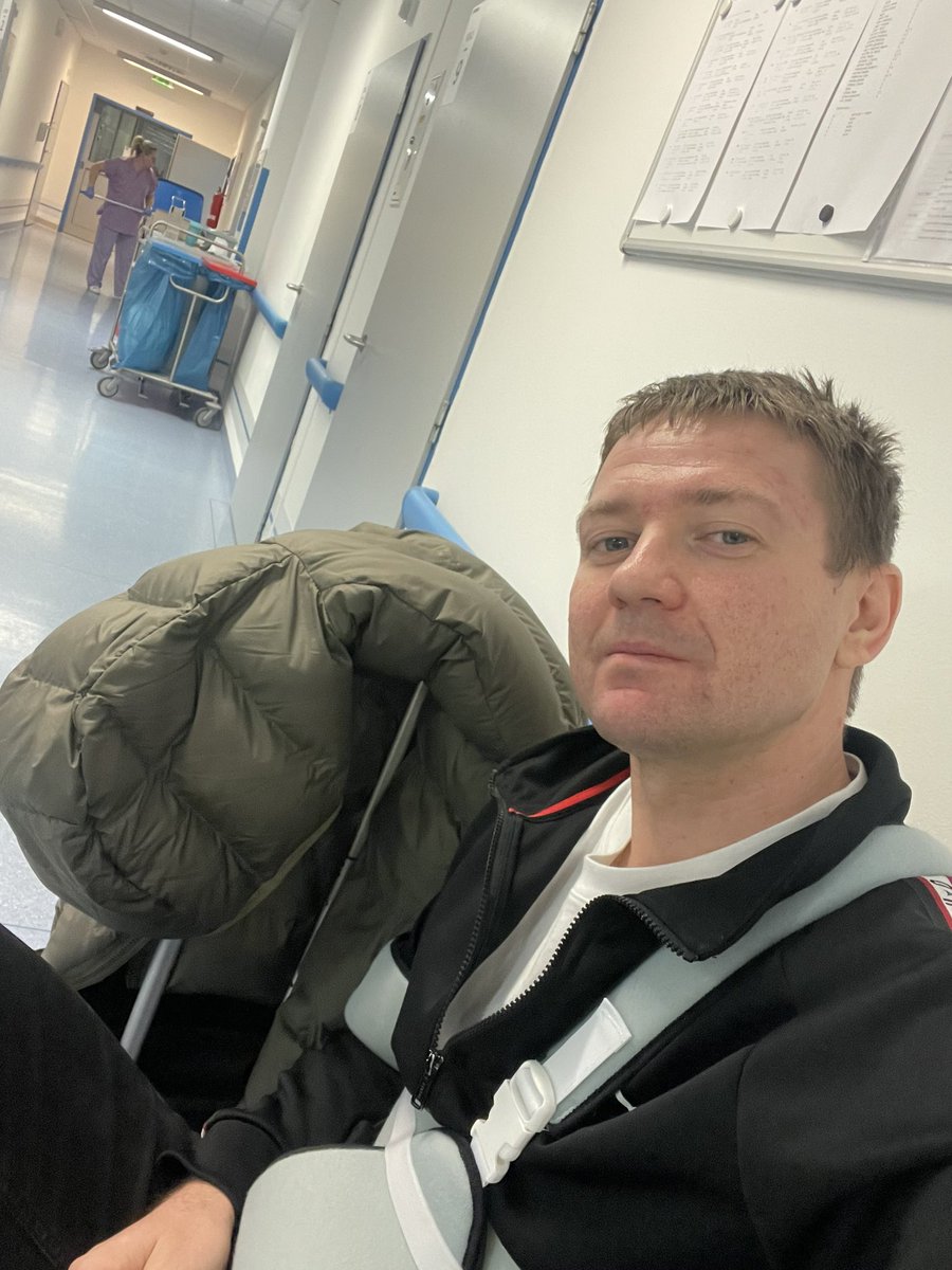 Hokej no...čekám na lůžko a kolem oběda operace. Mějte všichni hezký den. #fightlifepokračuje