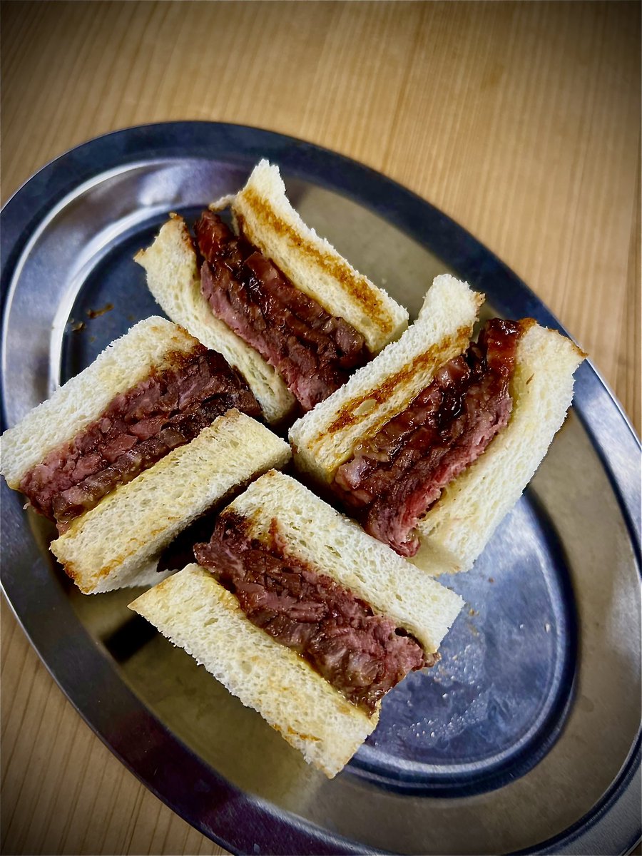 丼も良い
けどサンドもええよね
ローストビーフ

 #土うよ料理部