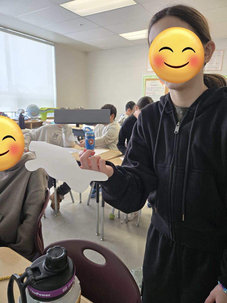 MsZs_Class's tweet photo. In the morning, Ss worked on breaking up multisyllabic -LE words. In science, they learned about the centre of gravity and were "blown away" when a pop can was able to balance on its edge when a little water was added. #science #grade5 https://t.co/h2BEiFcfUE