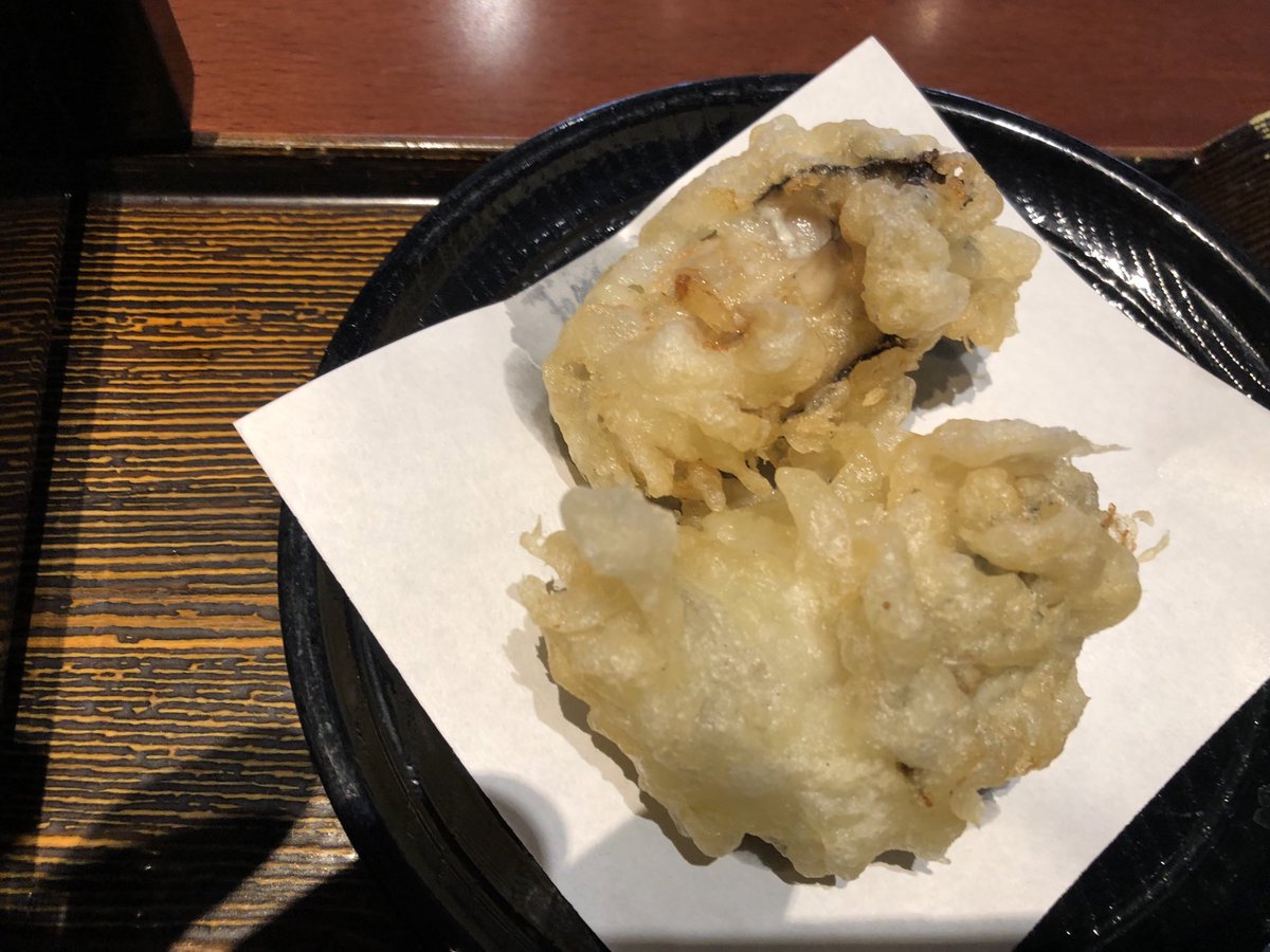 今日の昼飯もそば香房佐吉です。
今日はつけカレーうどんにしました。
おかかのおにぎり🍙と牡蠣の天麩羅付きです。おにぎり美味しかったです。