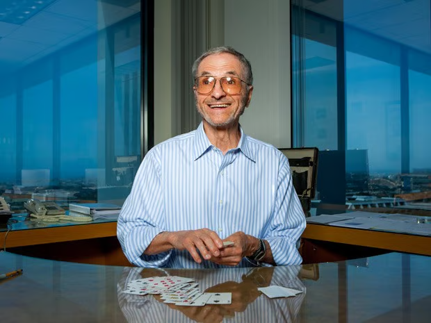 >be Edward Thorp
>born 1932 in Chicago
>Great Depression kid
>dad loses everything
>age 7, calculate the number of seconds in a year in your head
>teachers don't know what to do with you

1940s:
>obsessed with science experiments
>build radios, explosives, whatever you can find