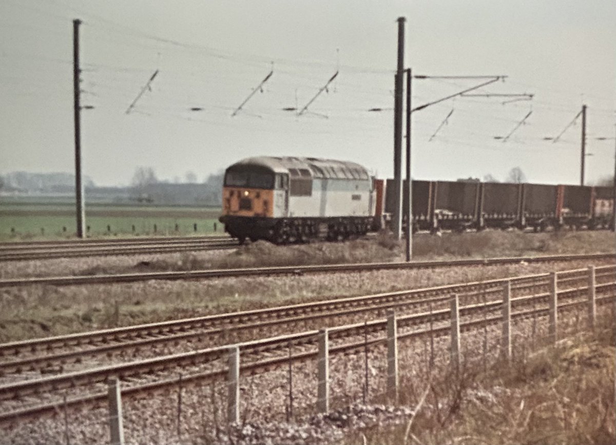LeicRailAle170's tweet photo. #Type5Friday #FreightFriday 56095 returning empty Plasmor wagons to Heck 9.4.96. A working that continues from Bow &amp; Biggleswade today*. 

*56 not included. https://t.co/9RbGhPg8mR
