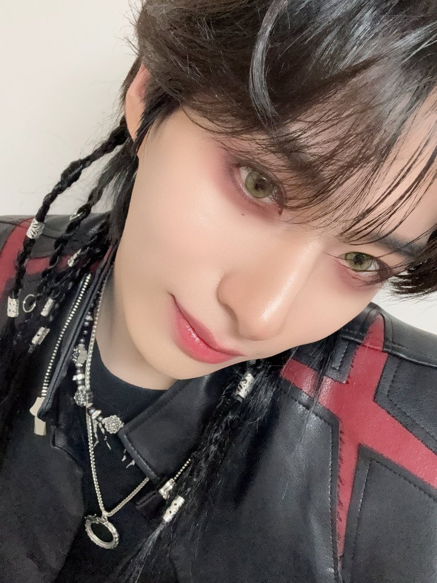 Malang_0726's tweet photo. 쌍디들 그렇게 닮았다 생각 안 했는데
지나가다 본 띵이 셀카보고
둘이 진짜 똑같다고 생각 들었어... https://t.co/aRM5FDr13j