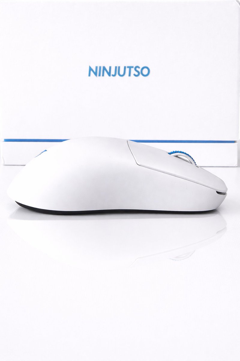 KapitanKloze's tweet photo. Sora v3 is finally here. As a fan of the Sora shape, I couldn't be happier @ninjutso_ninjas 
First impressions:
- the white coating is clinically clean and has the same, a bit chalky feeling, giving you a proper grip
- The shape feels the same to me, which is good
- The battery seems improved: still over 50% capacity, Competitive Mode on, Burst Engine on, Hyper Click on, 2k polling rate.
- The new sensor feels flawless, just like the older one
- the dots are back into the safe PTFE category (the mouse comes clean, you need to apply them)
- clicks are easy to spam, tactile, and they rebound fast
- 40 gr weight, balanced, sensor in the center position
- The mouse stays for good, the wedge shape is back!