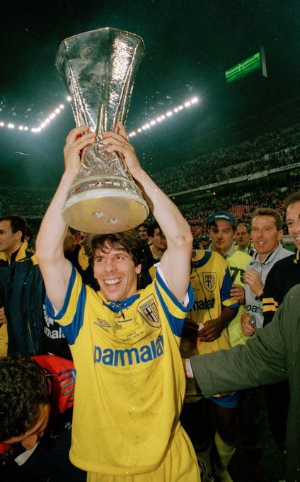 90sfootball's tweet photo. Gianfranco Zola 🏆 https://t.co/ubGZglicdL