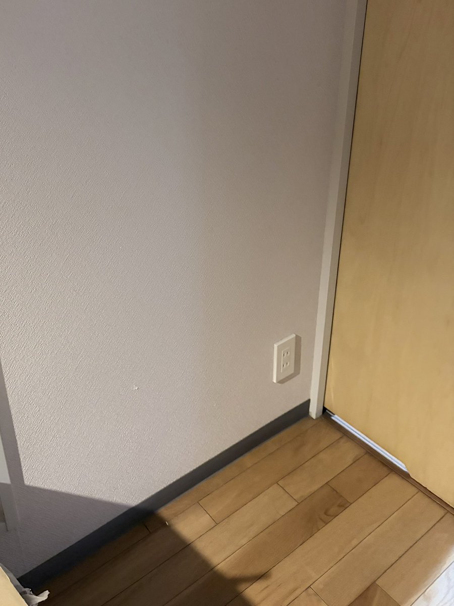 『光子ノート』発注いただき在庫が減って、数ヶ月ぶりにキッチンの壁が見えました。嬉しい！コンセントがあった！