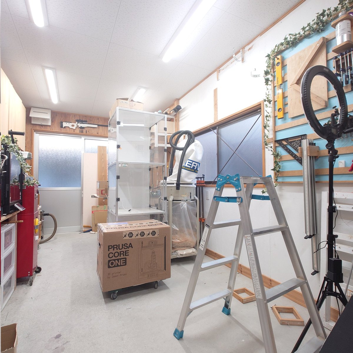 ホンマこれ 亡き父の遺品整理。木工室に軽トラ3杯分のネジ、木材の端材