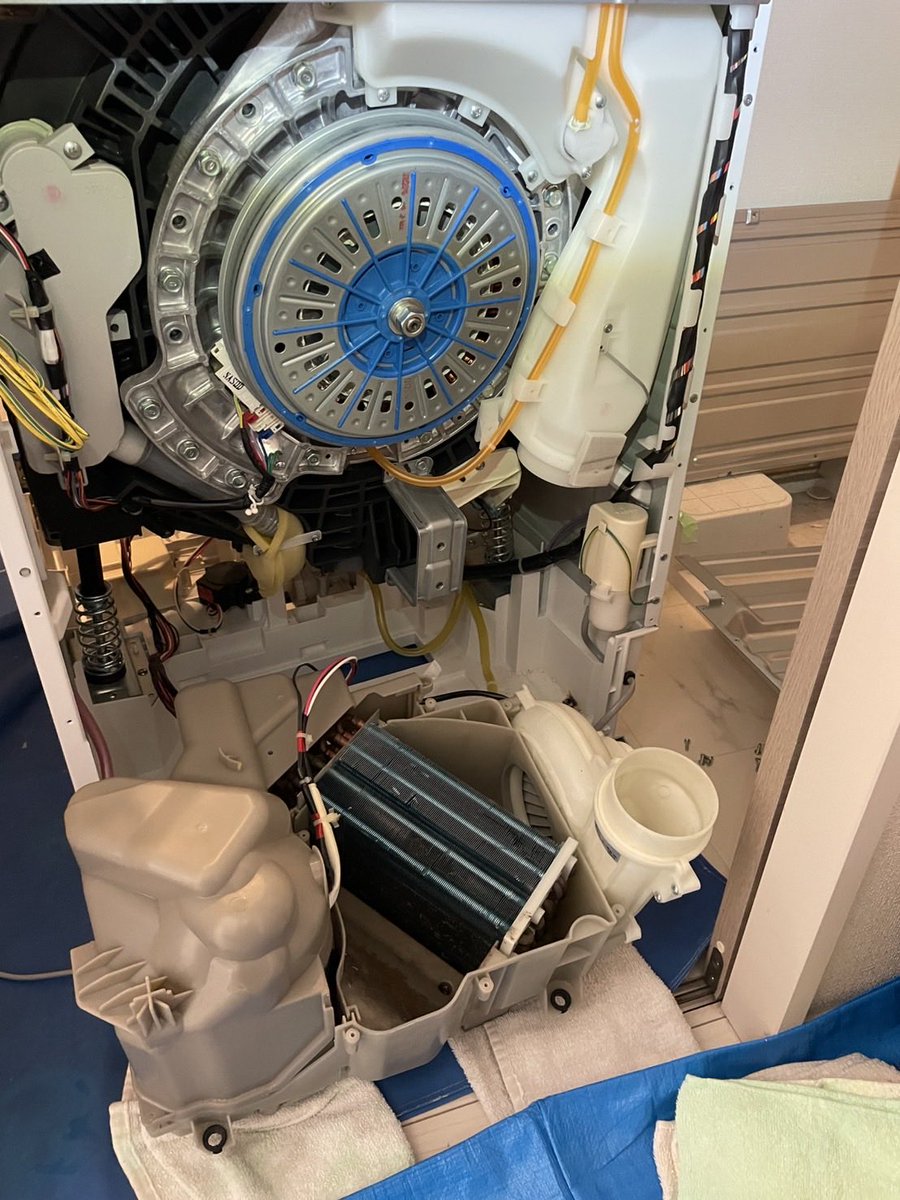 eakuriking's tweet photo. 東芝のドラムは自身あり！
ヒートポンプは必ず洗浄します！

#東芝ドラム式洗濯機分解クリーニング https://t.co/bmRVKazHgm