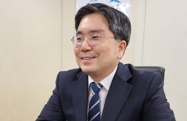 koreanpowergood's tweet image. 조국 딸 장학금 600만원은 有罪. 
곽상도 아들 50억 퇴직금은 無罪.
게다가 곽상도는 공소기각.

이따위 판결내린 놈이 누구냐구요?

서울중앙지법 형사합의 23부 오세용 부장판사.

너 판사 맞니? 법복만 입으면 니 맘대로 판결해도 되는 거니?

뭐 이런 개 ㅆㄲ가 있데요?