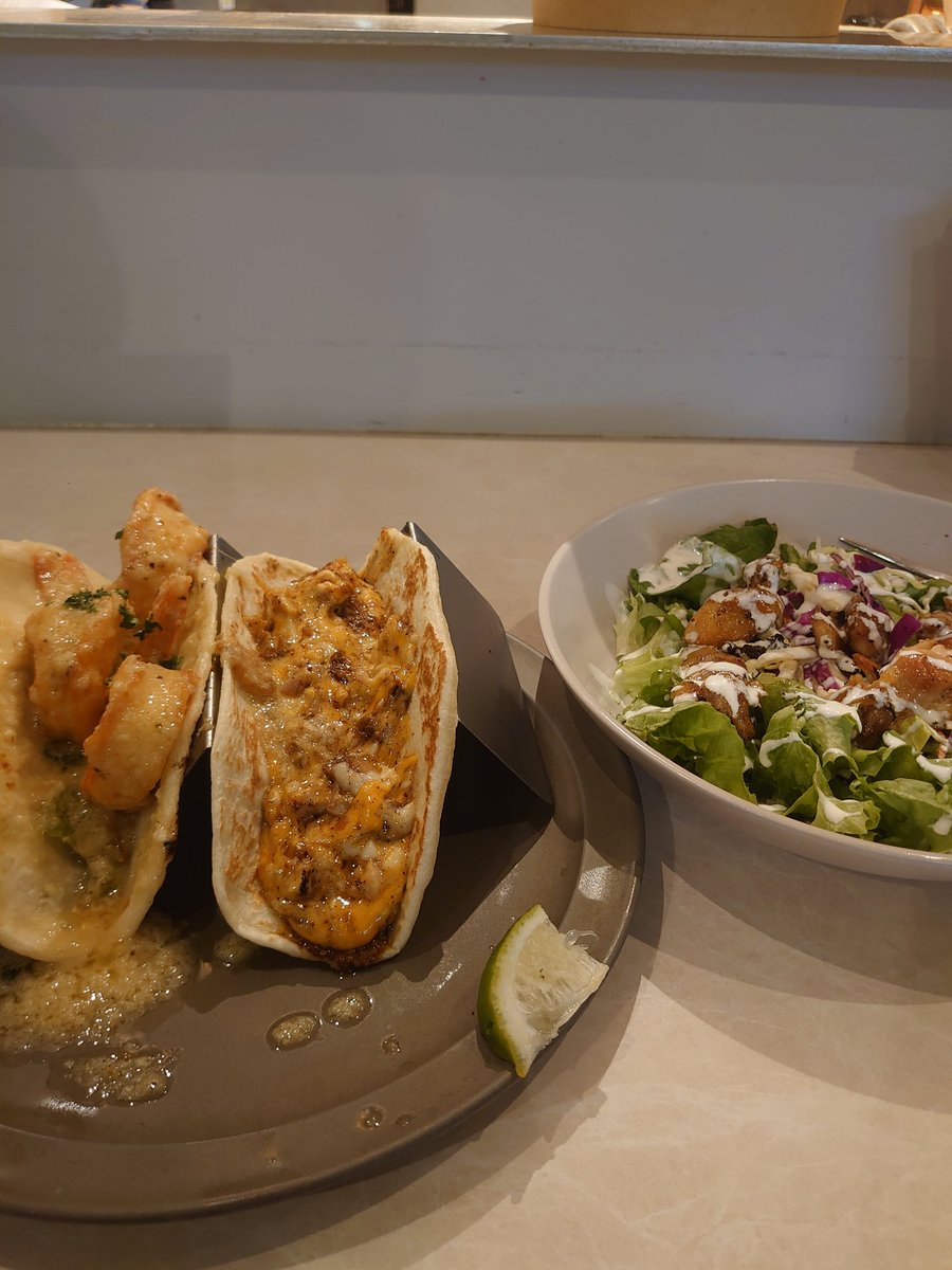popai2016's tweet photo. 久しぶりにブルーエントランスキッチンでTACOS😜 https://t.co/dabTj8Zrsa